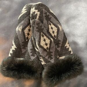 Manitobah Mukluks Mittens – Wool Blend w/ Real Fur Trim –size L
